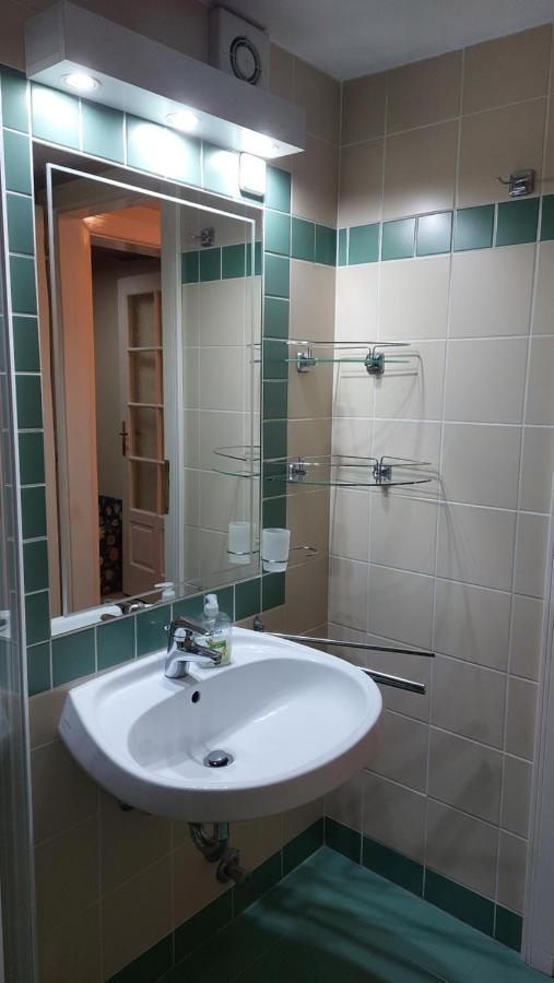 Family Apartman Gyula Luaran gambar