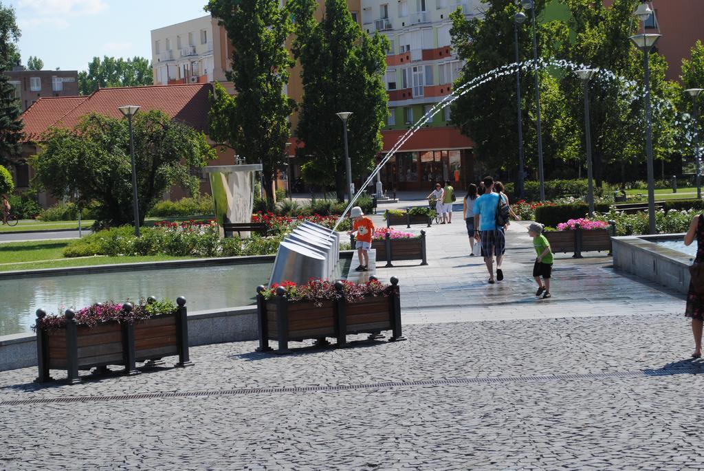 Family Apartman Gyula Luaran gambar
